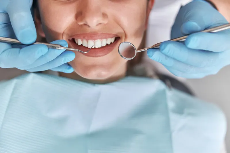 Dental examination using a mirror